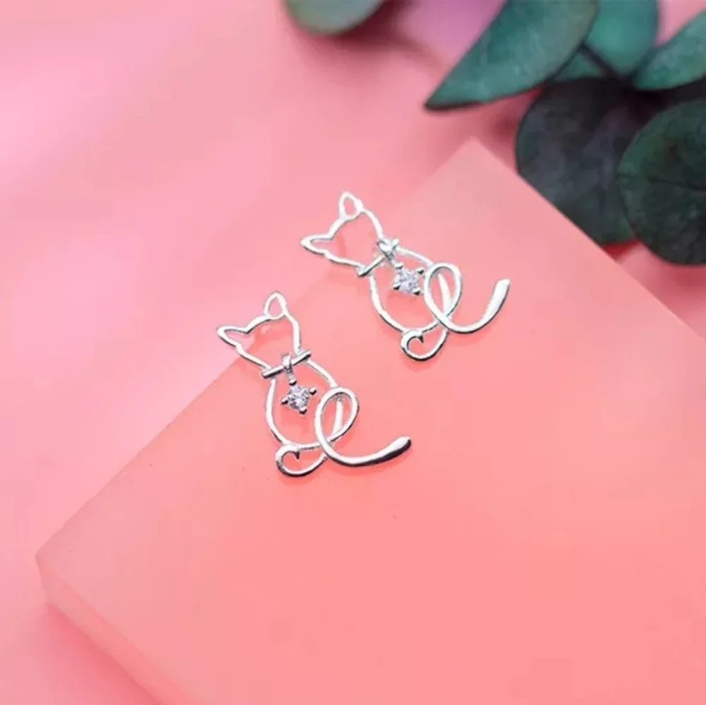 Unique Charm Cats Stud Earrings - Picture 3 of 7